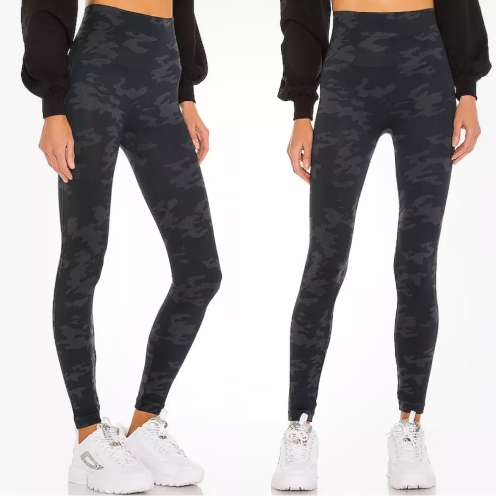NWT SPANX BLACK CAMO Look At Me Now Seamless Leggings FL3515 Size S/P, M,L - Picture 3 of 12
